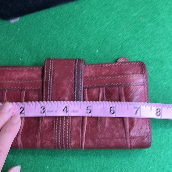 FOSSIL VINTAGE IN RICH RED LEATHER LONG WALLET - Picture 13 of 15